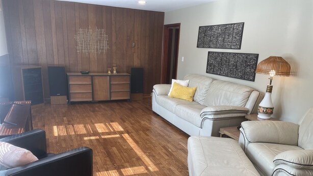 Living area - Relax in  style! 3 BR ranch near downtown! FENCED yard! PETS welcome (Knoxville)