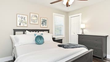 2 soverom, strykejern/-brett, reiseseng for barn og wi-fi