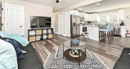 Greenville Gateway: Elegant Urban Retreat