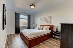 3 bedrooms, desk, iron/ironing board, free WiFi