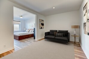 3 bedrooms, desk, iron/ironing board, free WiFi