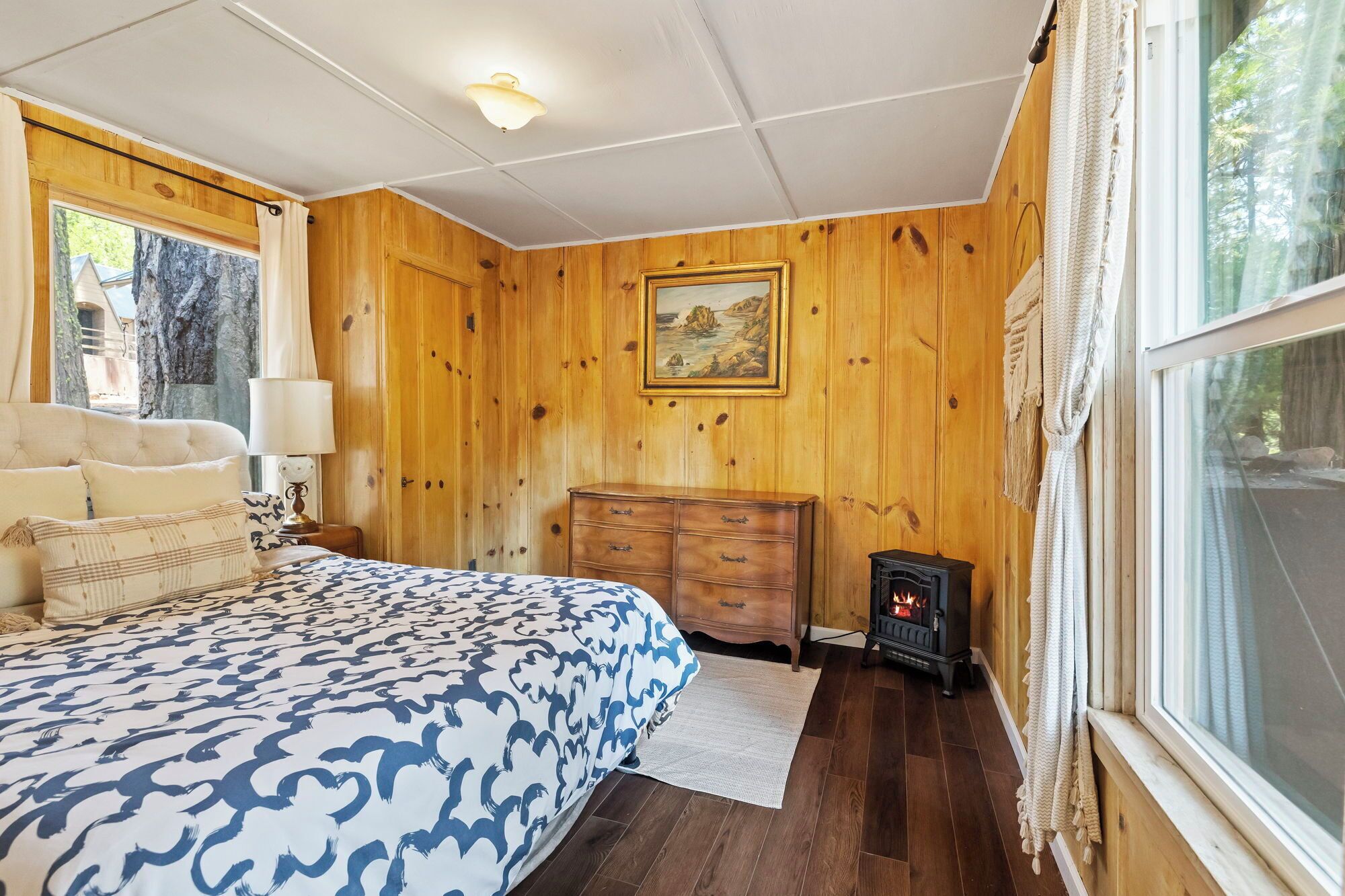 1 bedroom, iron/ironing board, travel crib, free WiFi