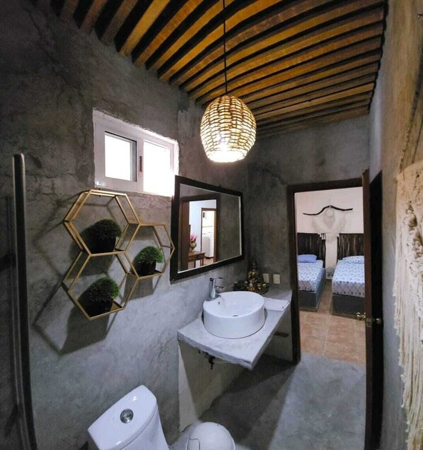 Dusche, Haartrockner, Handtücher
