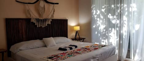 5 bedrooms, iron/ironing board, WiFi, bed sheets