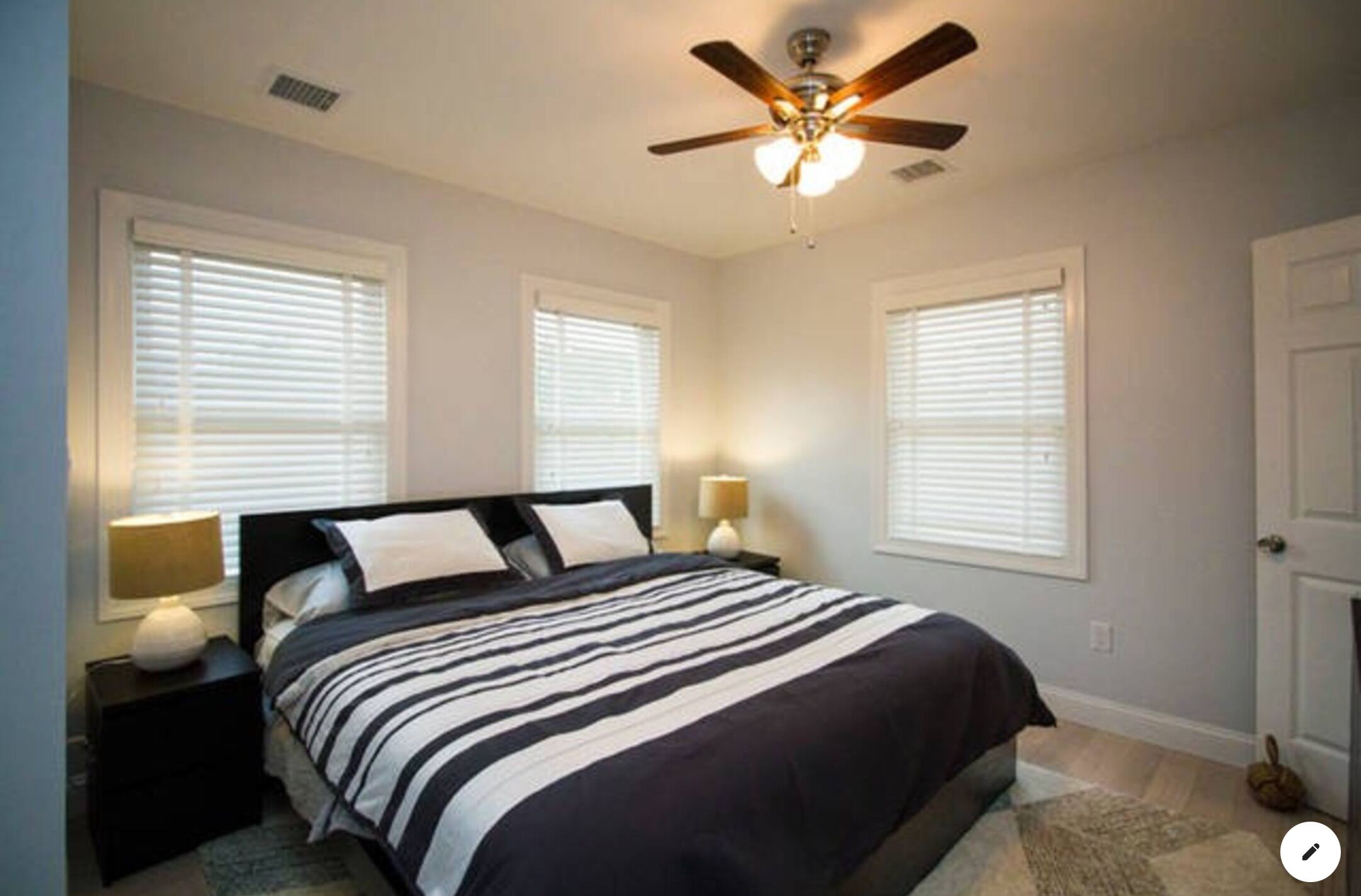 2 室のベッドルーム、アイロン / アイロン台、WiFi、ベッドシーツ