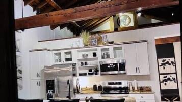 冰箱、微波炉、烤箱、炉灶