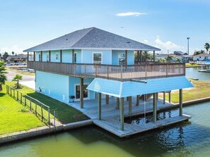 Exterior - Bay Breeze - Waterfront, No Side Neighbors. Kayaks, Cornhole, BBQ , Pet Friendly (Jamaica Beach)