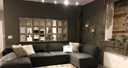 Whole house: BEST location!