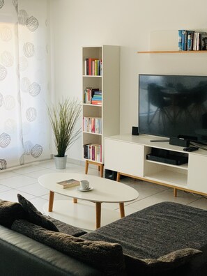 Smart TV, books - Apartment Seensation Direkt am Bodensee (Uhldingen-Mühlhofen)