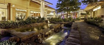 Spacious 4BR • Furnished Extended Stay near Randolph AFB • Fast Wi-Fi • W/D