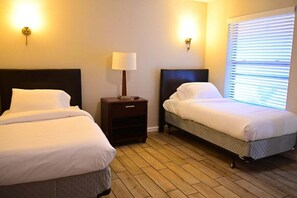 4 Schlafzimmer, Bügeleisen/Bügelbrett, kostenloses WLAN, Bettwäsche
