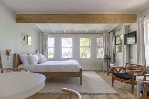 The Grandview Collection - Newark