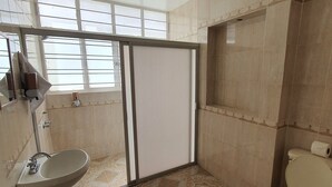 Maison Familiale | Salle de bain | Douche, serviettes fournies