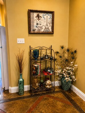 Interior - Relax in our beautiful New Orleans themed townhome

 (Ponchatoula)