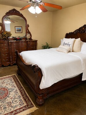 2 bedrooms, iron/ironing board, free WiFi, bed sheets - Relax in our beautiful New Orleans themed townhome

 (Ponchatoula)