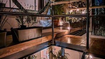 Suite de lujo, vista al patio | Terraza o patio