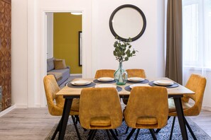 Dining - WAWELOVE Piłsudskiego II -spacious 3 bedroom apt. with balcony and free parking! (Kraków)