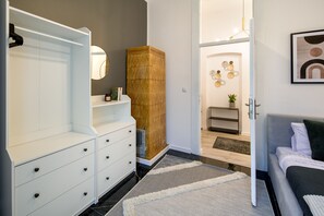 Interior - WAWELOVE Piłsudskiego II -spacious 3 bedroom apt. with balcony and free parking! (Kraków)