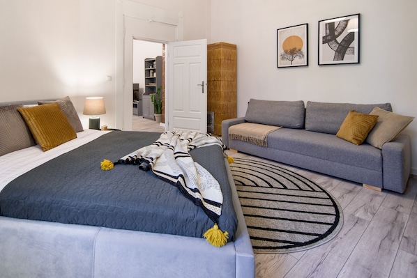 2 bedrooms, iron/ironing board, WiFi, bed sheets