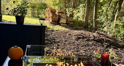 New King Guest Suite with Hot Tub, Fire Table & Private Deck!