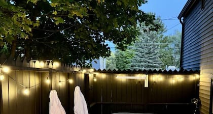 New King Guest Suite with Hot Tub, Fire Table & Private Deck!
