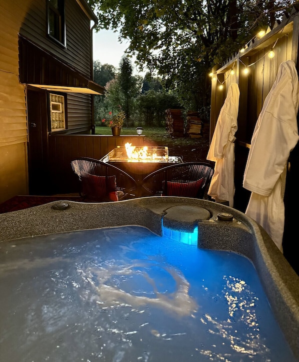 Outdoor spa tub