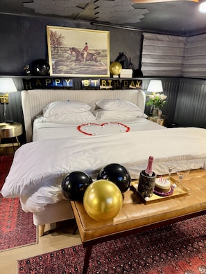 1 Schlafzimmer, Schreibtisch, Bügeleisen/Bügelbrett, Reisekinderbett