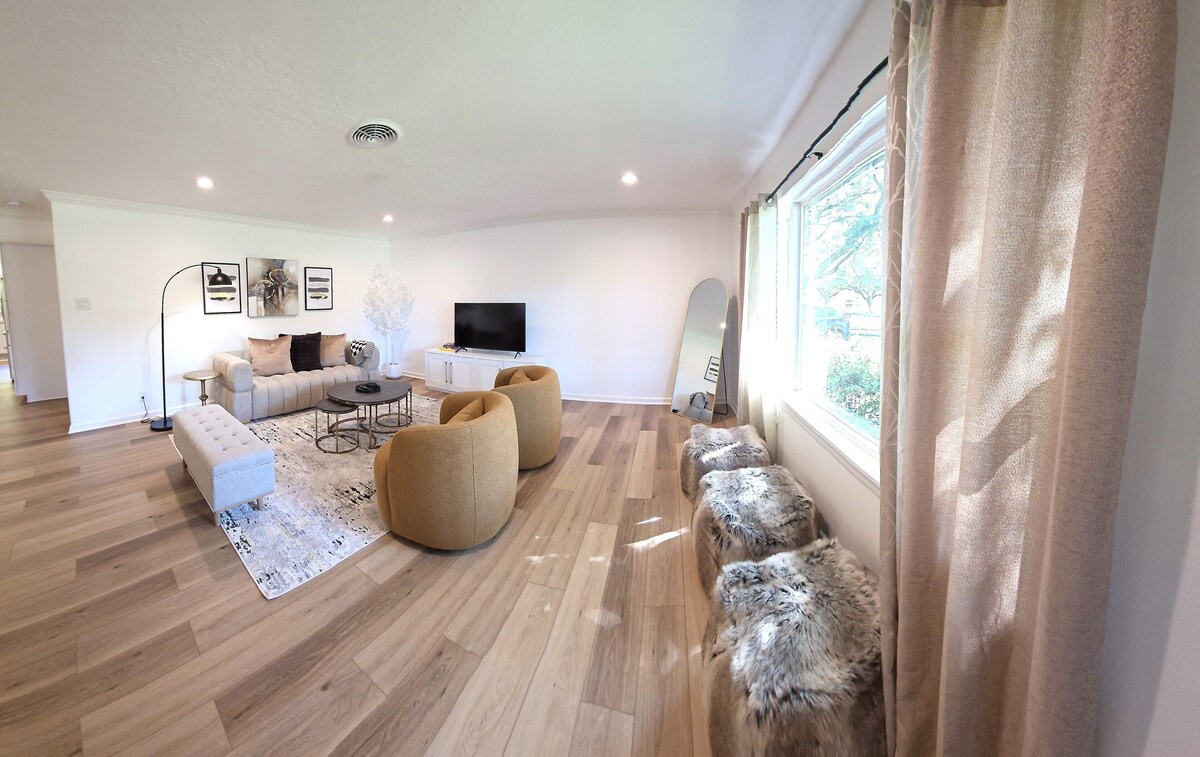 Polished Home Near Central/Galleria/NRG/Med Ctr