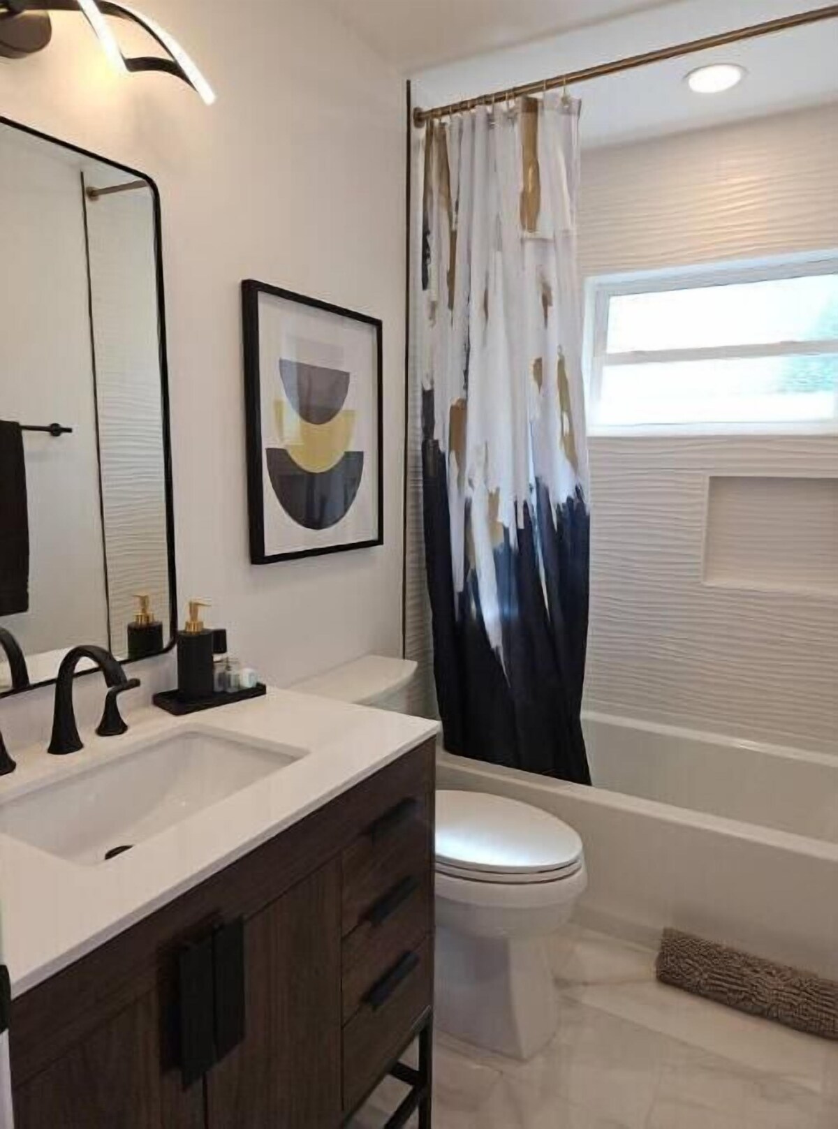 Photo 16 of Polished Home Near Central/Galleria/NRG/Med Ctr