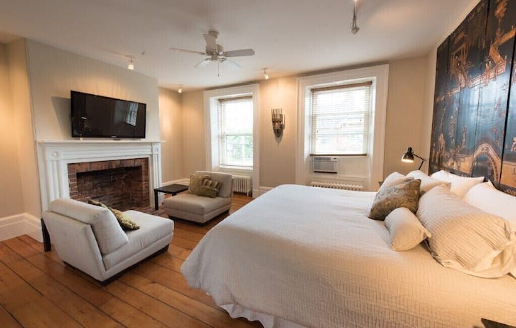 2 habitaciones, escritorio, tabla de planchar con plancha y wifi gratis 