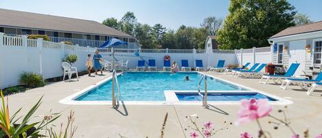 حمّام سباحة مُدفَّأ