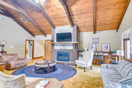 Bellingham Retreat w/ Fire Pit + Lake Access!