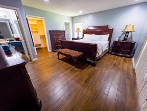 4 bedrooms - "A HOME AWAY FROM HOME"
 (Thonotosassa)
