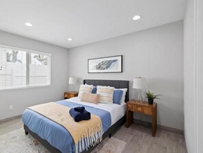 3 bedrooms, free WiFi - All Newly Renovated 15 mins to Disney 8 (Santa Ana)