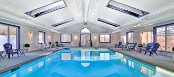 Ski-in/out condo with fireplace & on-site pool/hot tub/tennis