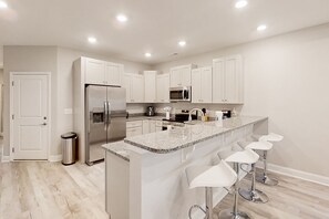 Fridge, microwave, oven, stovetop - 2023 duplex with screened patio - near golf & beach (Myrtle Beach)