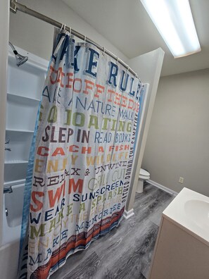 Towels, soap, shampoo, toilet paper - Papas Cabin- block away from lake & Lacys marina. Property has Rv & boat parking (Higden)