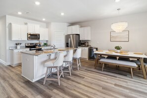 Dining - All-new home with on-site pool, grill & beach gear - next to beach boardwalk (Port St. Joe)