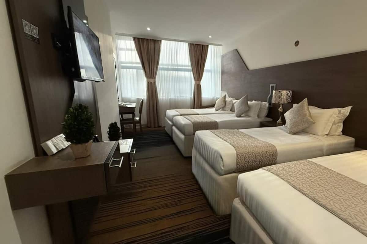 Premium bedding, minibar, free WiFi