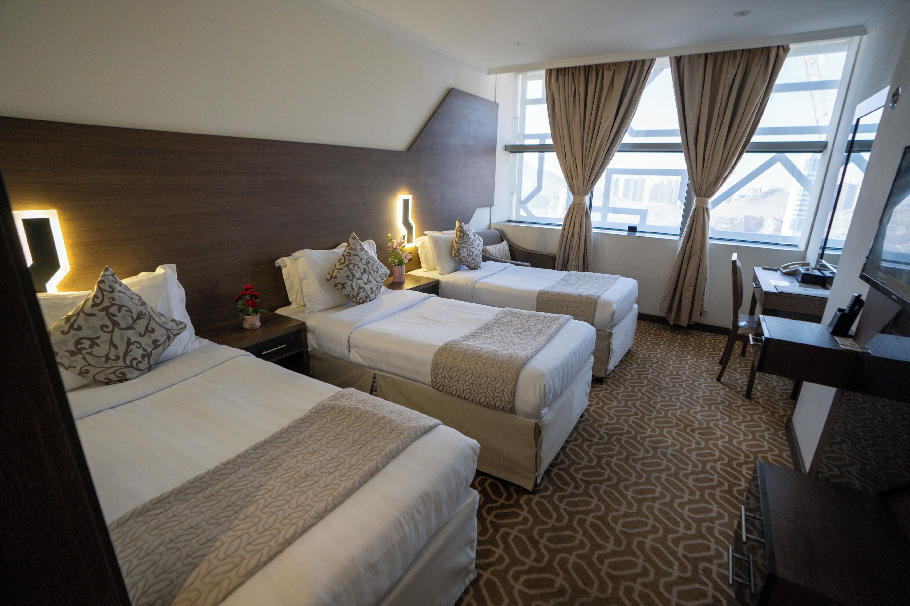 Premium bedding, minibar, free WiFi