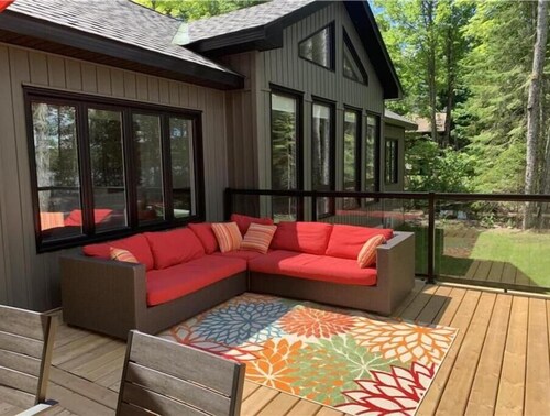 Waterfront Cottage and Sauna on Beautiful Black Donald Lake
