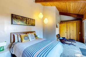 3 عدّة غرف نوم ومكواة/لوح كي وواي فاي وملاءات أسرّة