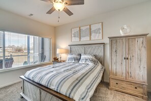 2 bedrooms, iron/ironing board, Internet, bed sheets