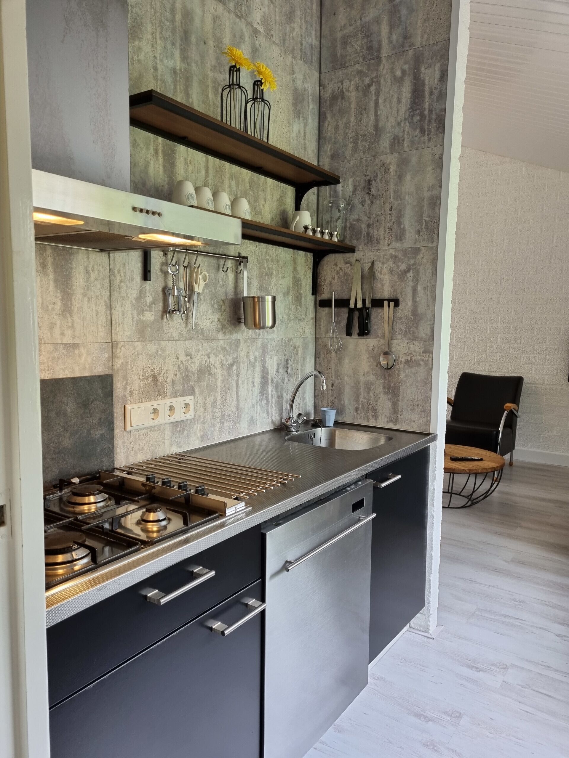 Réfrigérateur, micro-ondes, four, lave-vaisselle