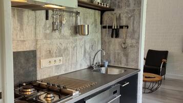 Réfrigérateur, micro-ondes, four, lave-vaisselle