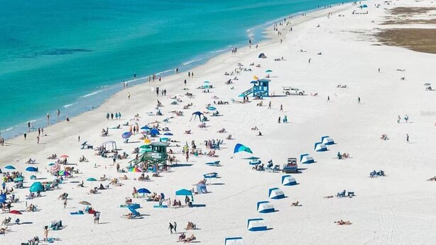 A crowded beach with numerous umbrellas and beachgoers. - Good Vibrations- Stay right ON the beach in Siesta Key! Sleeps 6 (Siesta Key)
