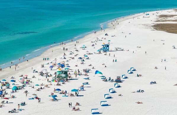 Liegestühle, Strandtücher