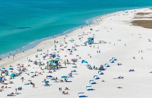 Good Vibrations- Stay right ON the beach in Siesta Key! Sleeps 6