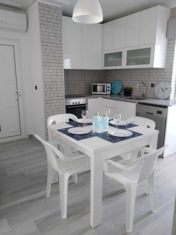 Dining - Casa Nazaré Apartment 4 (Nazaré)