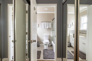 吹风机、坐浴桶、毛巾